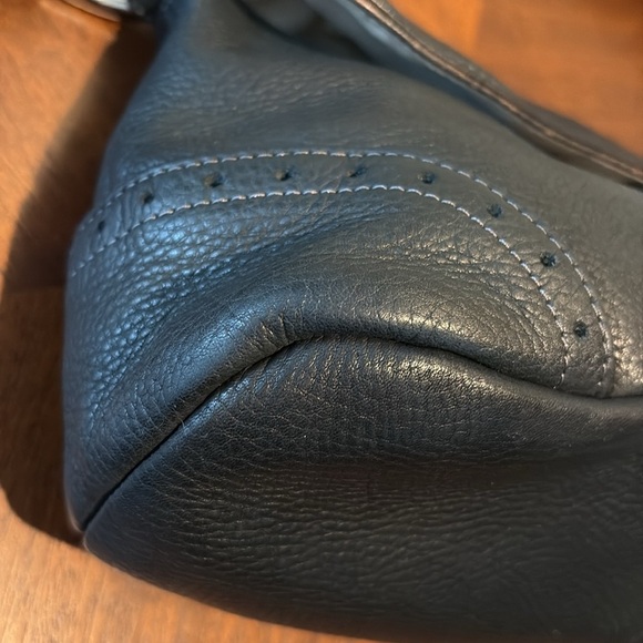 Charter club Mini shoulder bag EUC handbag pebbled leather black tooling silv - Picture 11 of 17